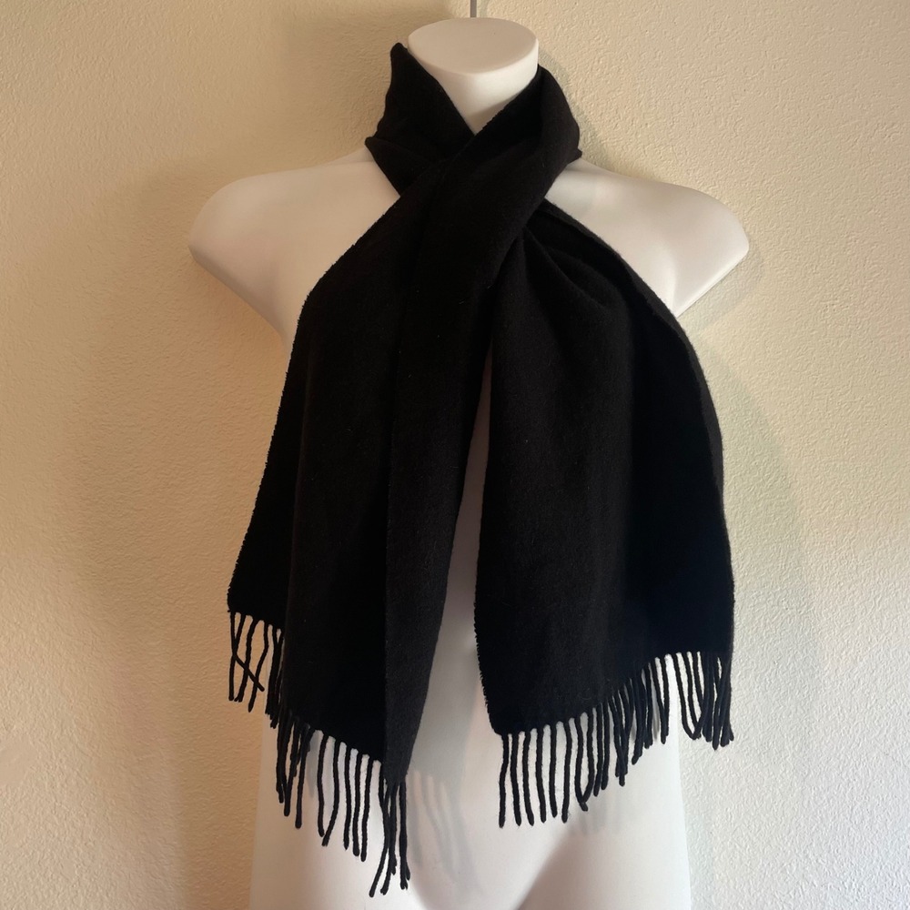 Saks Fifth Avenue 100% Cashmere Black Scarf w/ Fringe Soft Luxury Winter Unisex
